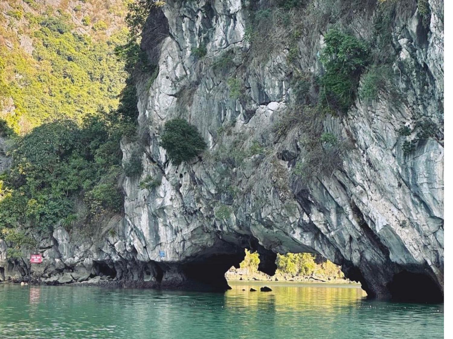 Surrounding environment 3, Halong Luxury Cruise, Hạ Long