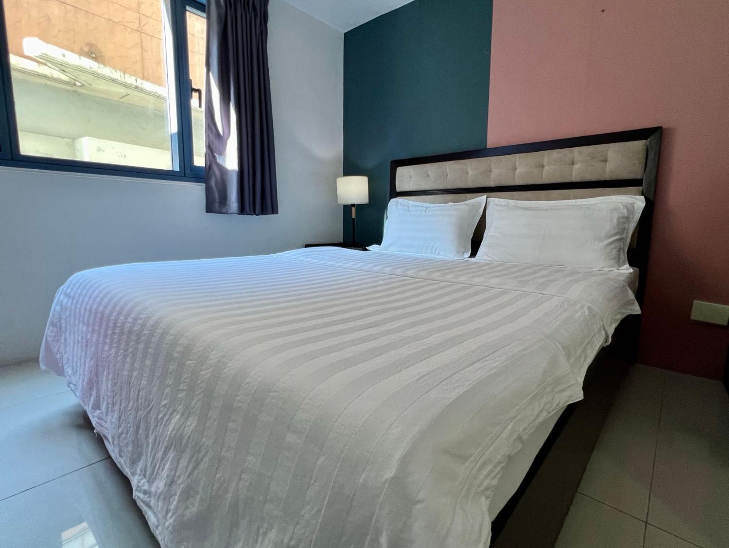 4, Sunset House Roxas Bay, Manila City