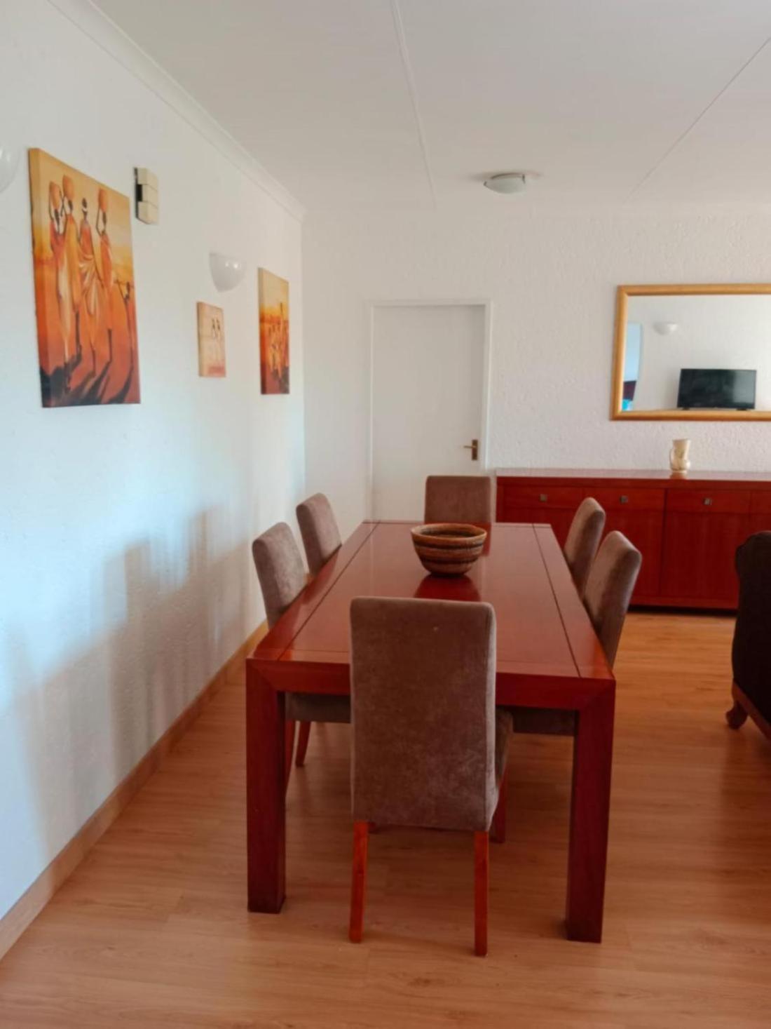 Restaurant 5, Room in Guest room - A home away from home, City of Johannesburg