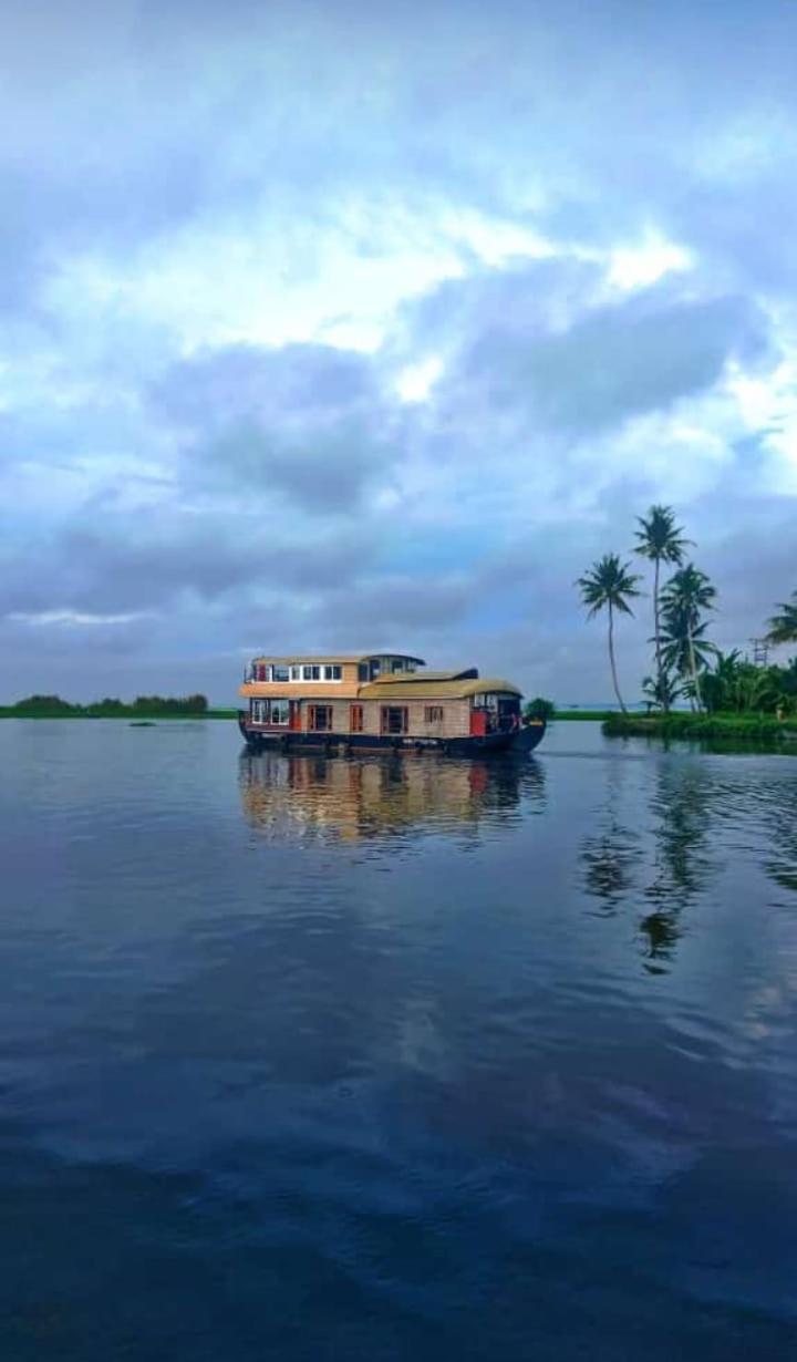 View, Grand villa Luxuary Houseboat, Kottayam