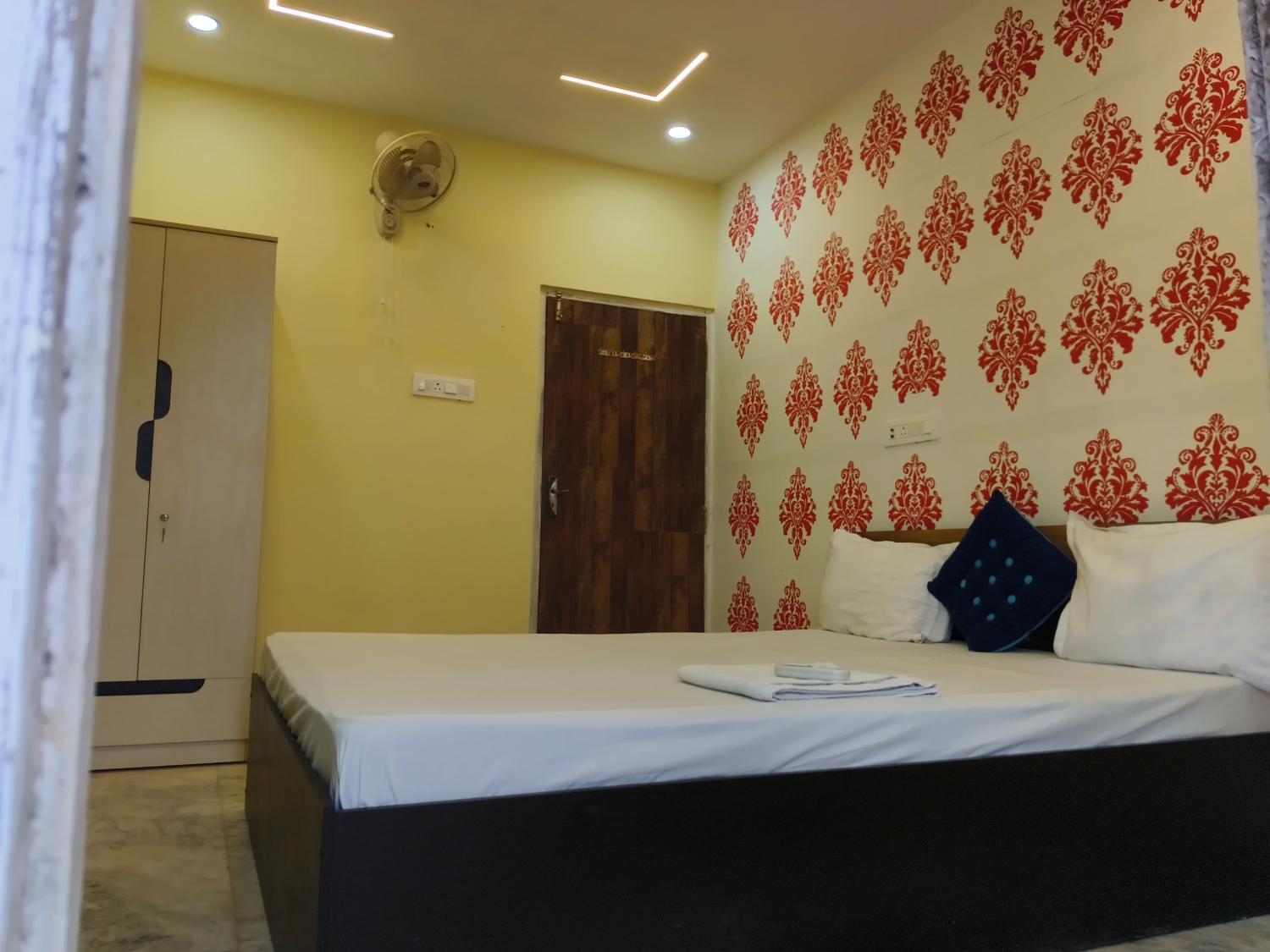 5, Hotel Blossoms, North 24 Parganas