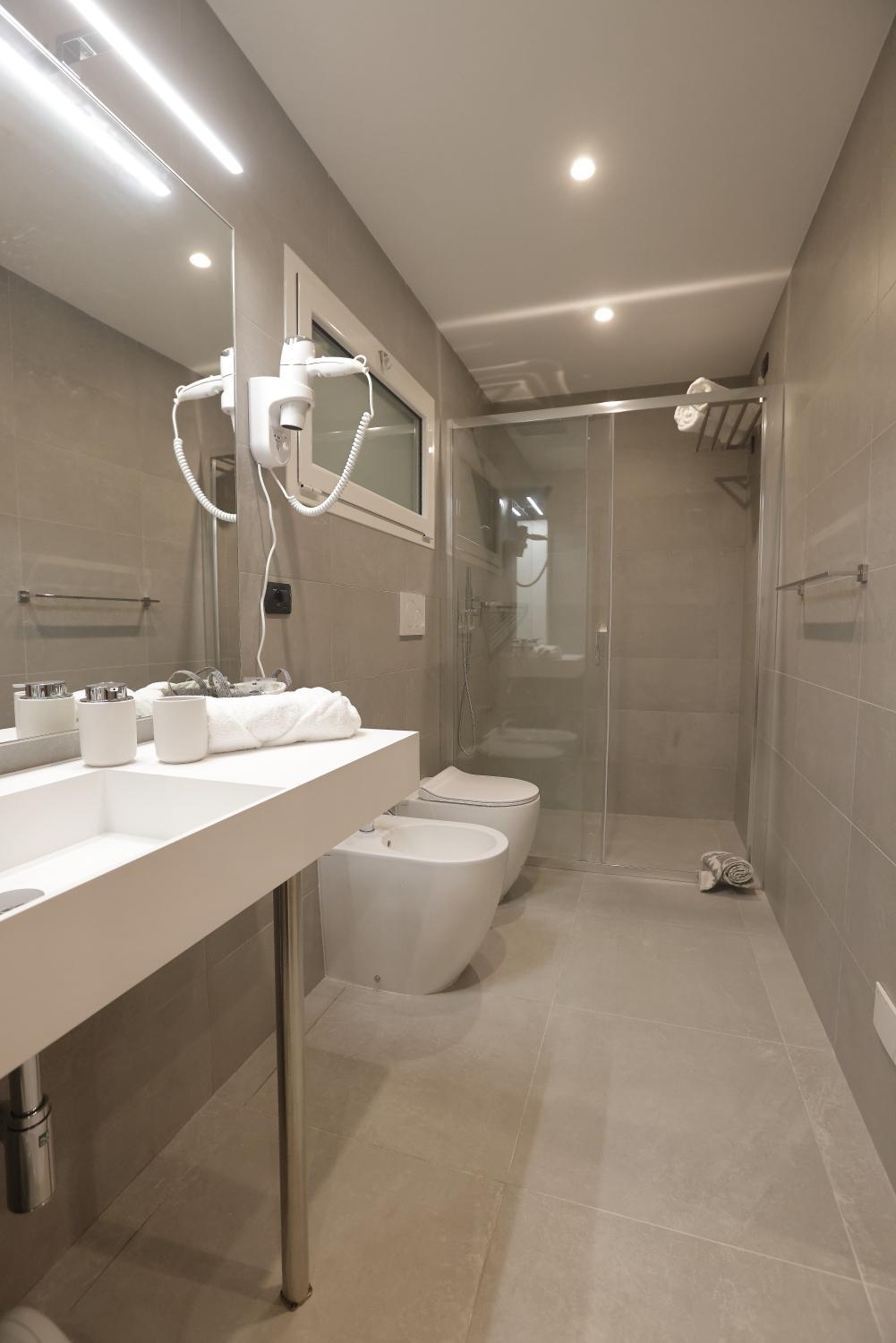 Bathroom 1, Marina B&B Adults Only, Genova