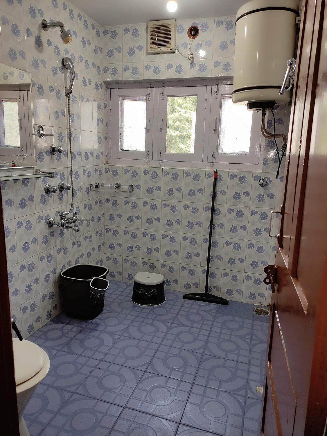 Bathroom 3, TRIPLE SIDIQI Home Stay, Badgam
