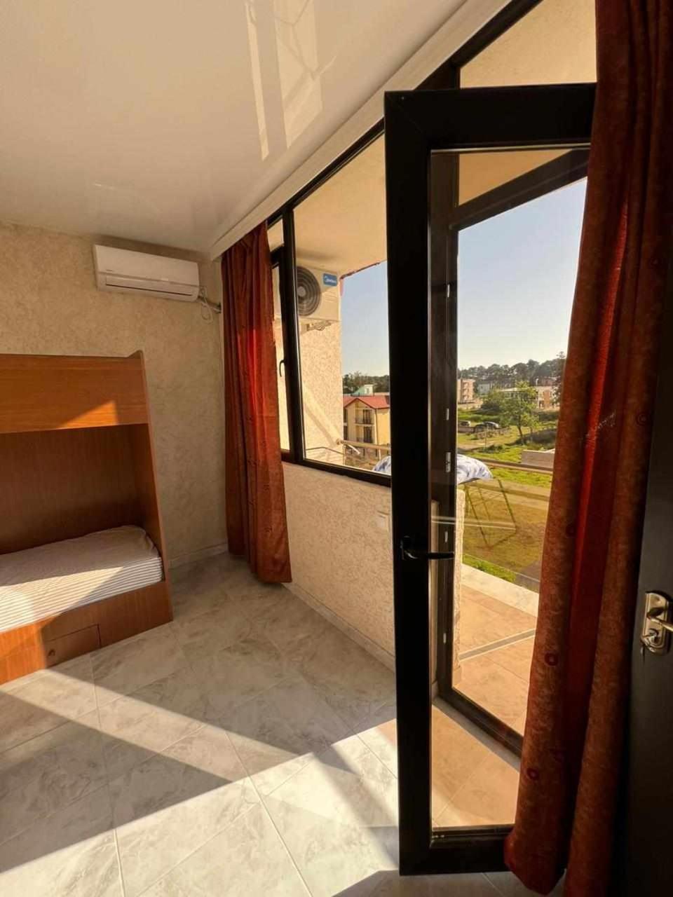 5, Otel urekistan, Ozurgeti