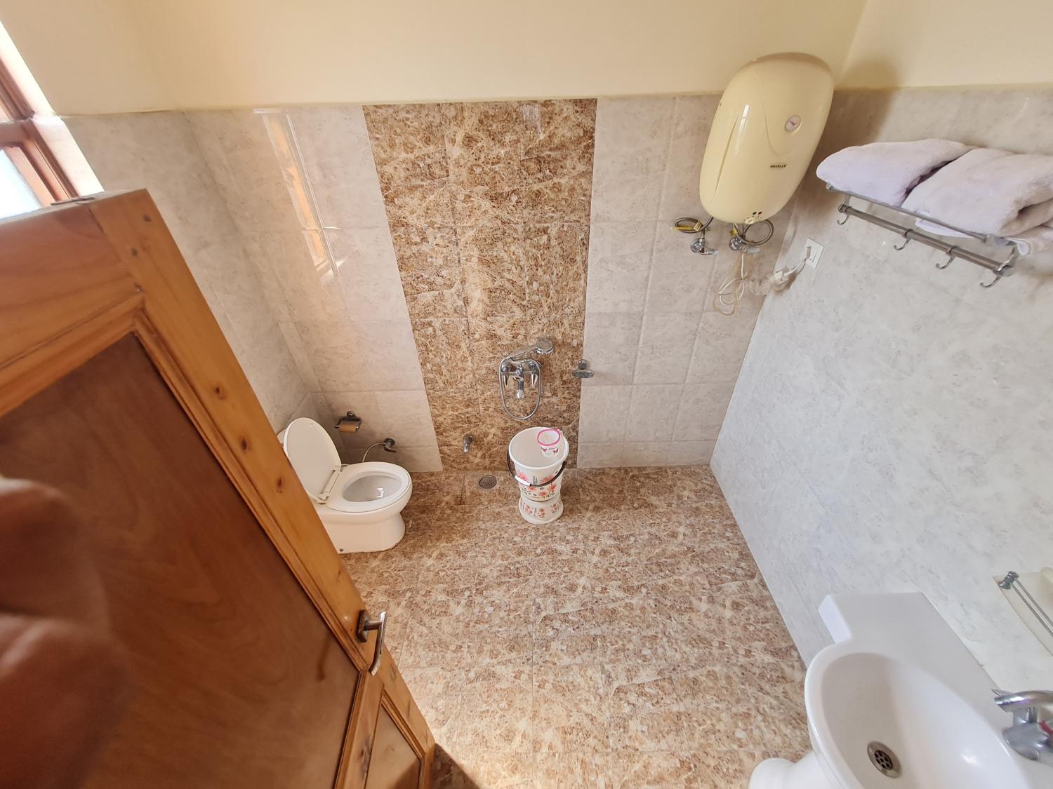 Bathroom 4, Aalayam Chail, Shimla