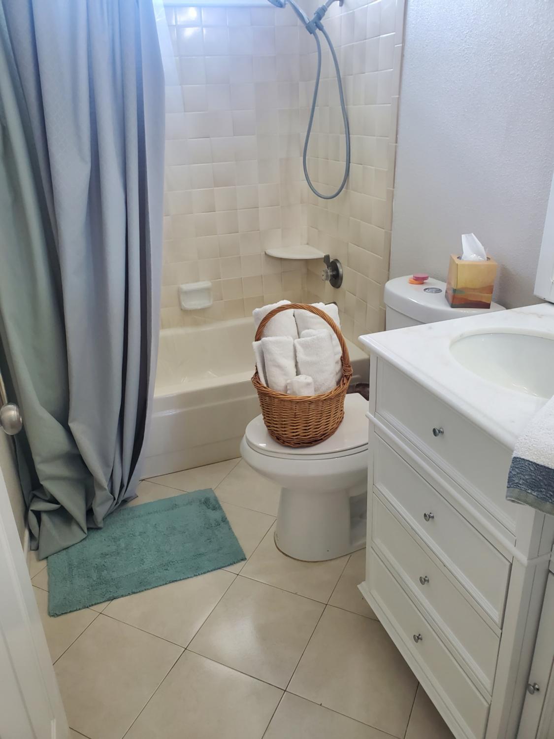 3, Comfortable room in gorgeous pool home!, San Bernardino
