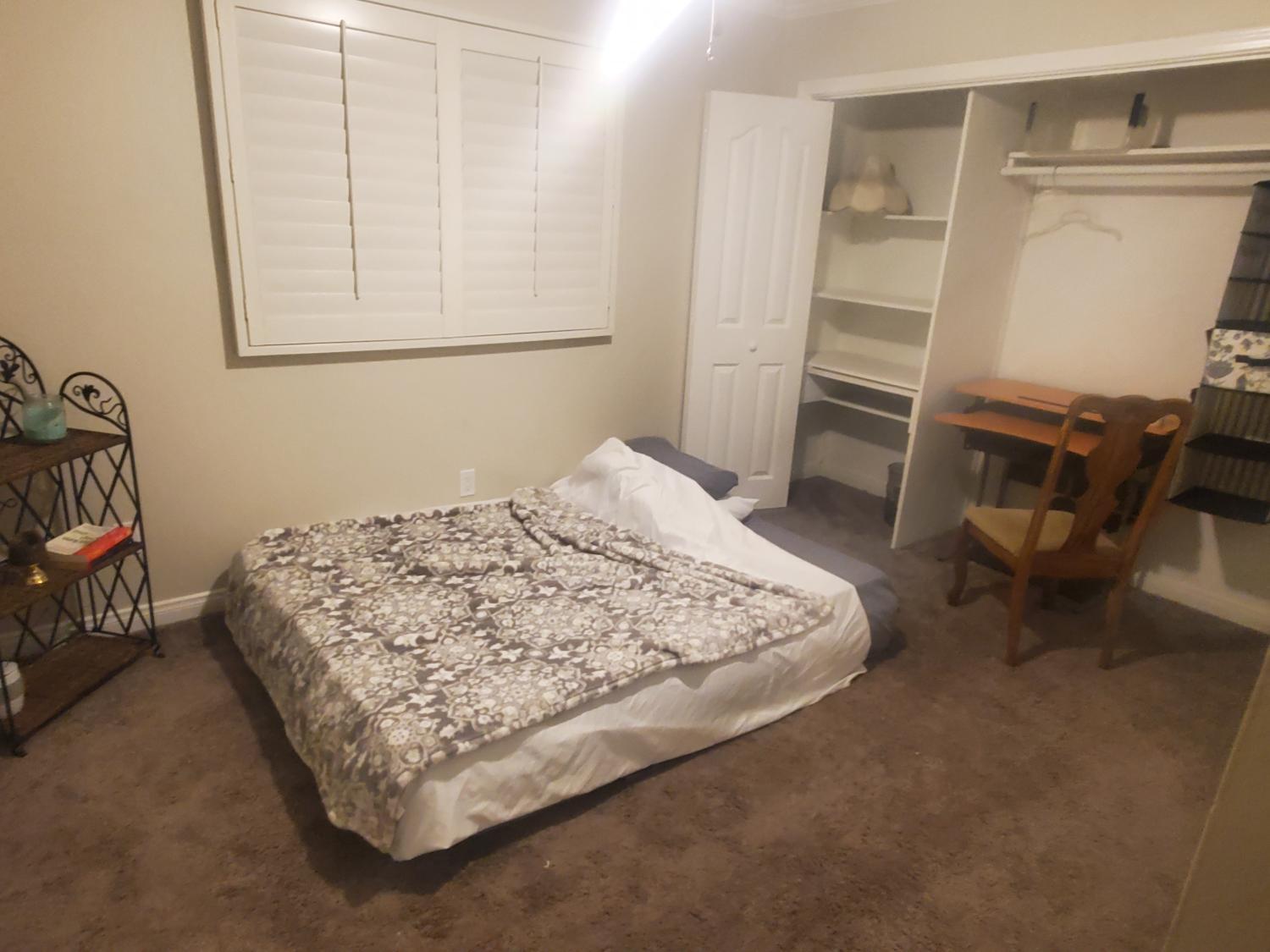 4, Comfortable room in gorgeous pool home!, San Bernardino