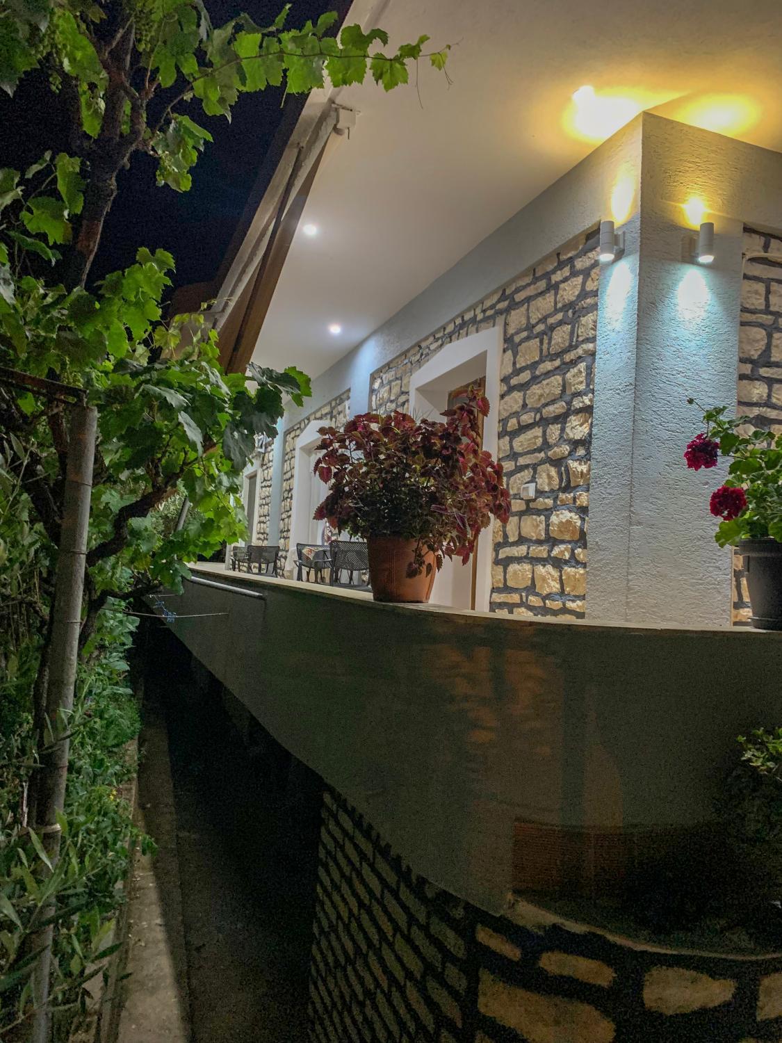Oceanfront Outlook Rooms, Sarandës