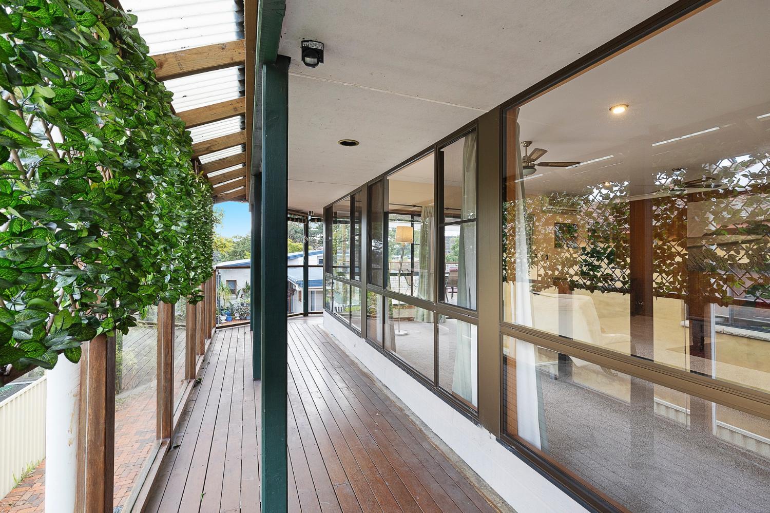 Balcony/terrace 4, Spacious Mountain View Villa in Ryde and Sunset Deck, Ryde