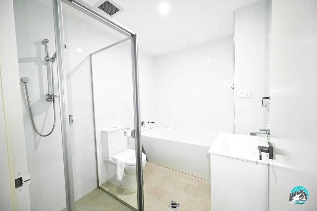 2, Aircabin - Canterbury - Cheerful - 2 Bed Apartment, Canterbury