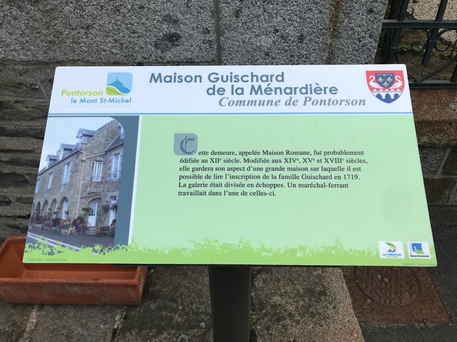 3, La Maison Guischard de la Menardiere dite La Maison Romane chambre hote, Manche