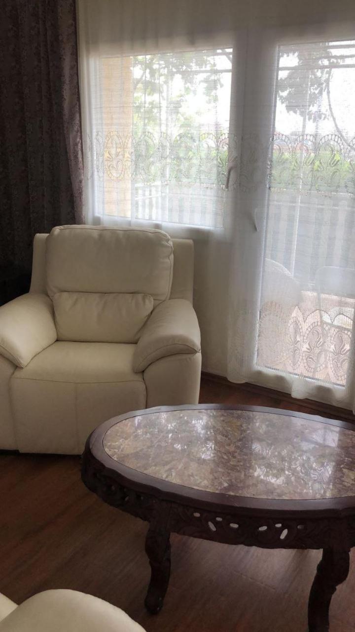 4, Vila Lina