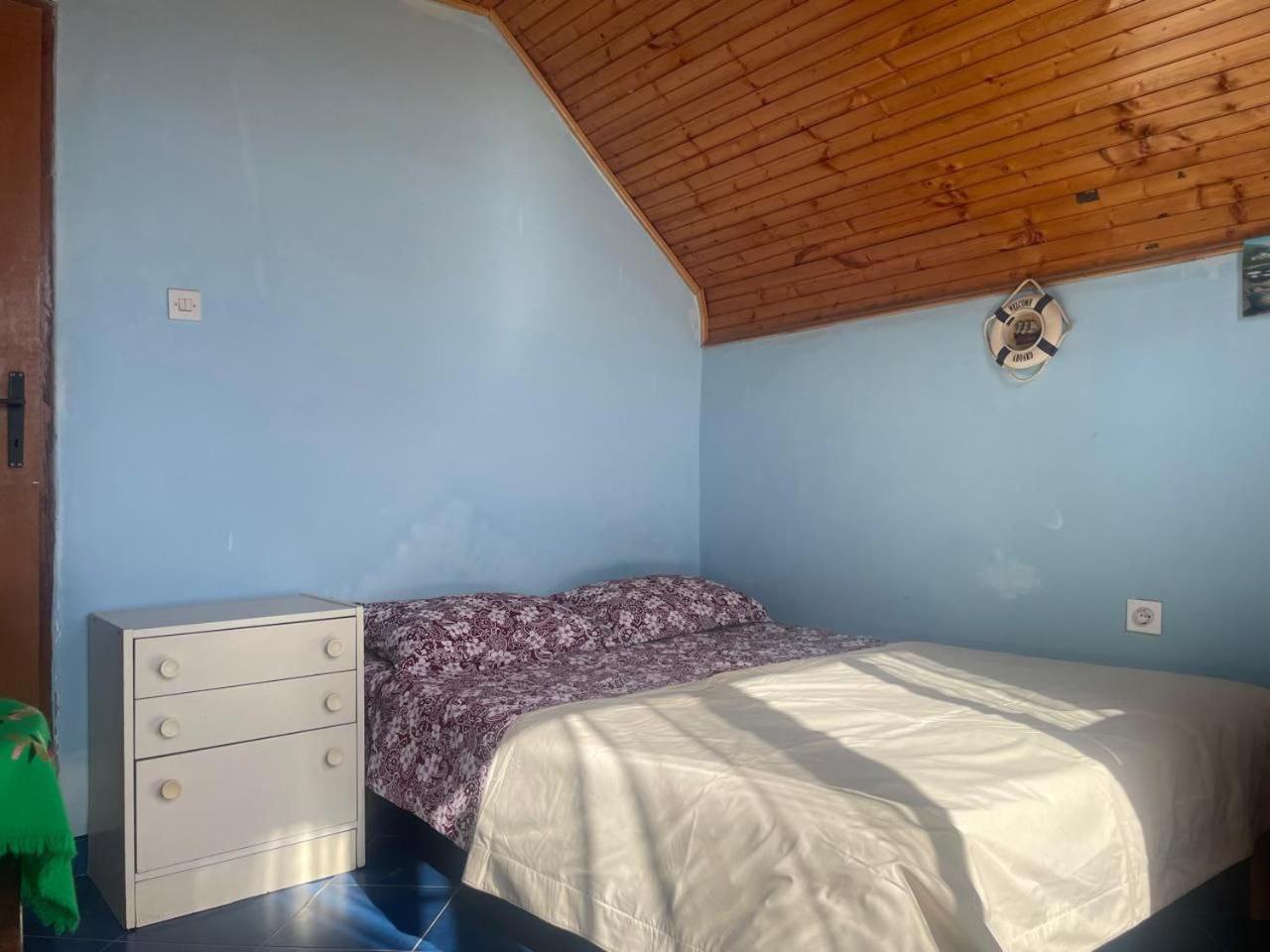 5, Vila Lina