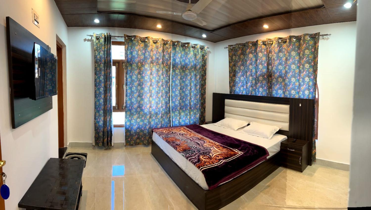 2, Damir Palace, Srinagar