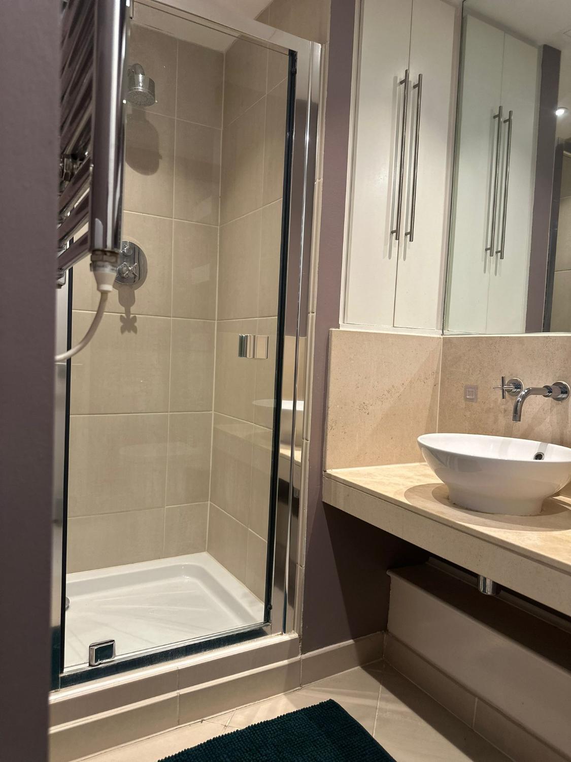 Bathroom 5, Lakes 2 Bedroom Shared Apartment In Canary Wharf With Private Bathrooms, London