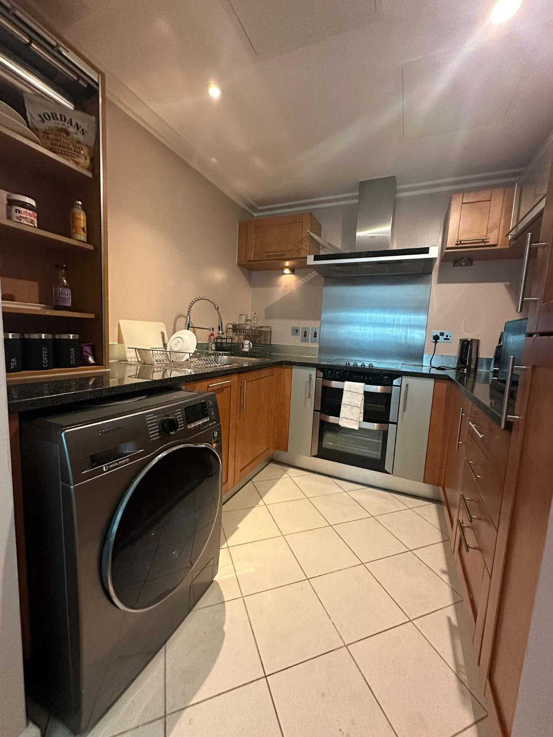 Kitchen 4, Lakes 2 Bedroom Shared Apartment In Canary Wharf With Private Bathrooms, London