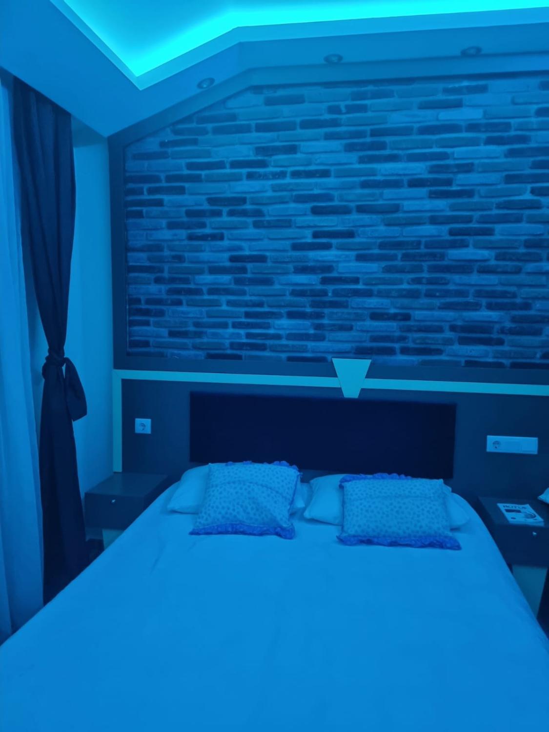 5, Falcon Home Otel, Merkez