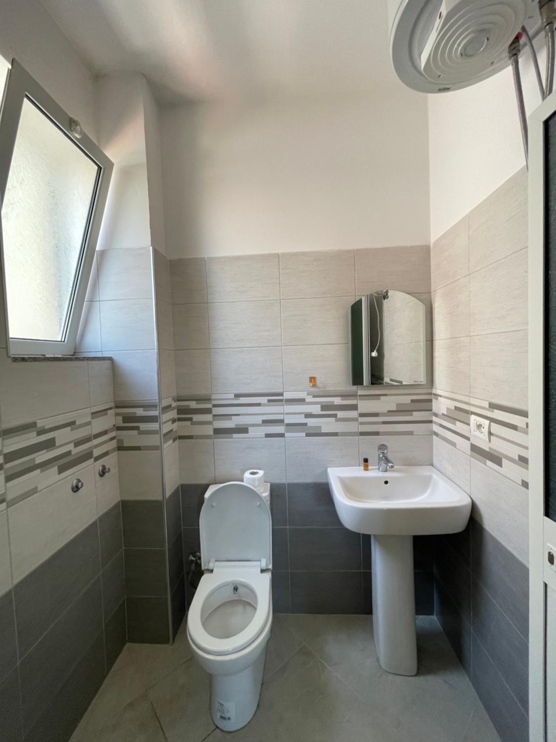 Bathroom 2, Vila Vladi, Durrësit