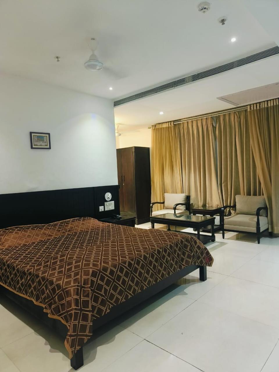 2, Rajasthan Palace, Thane