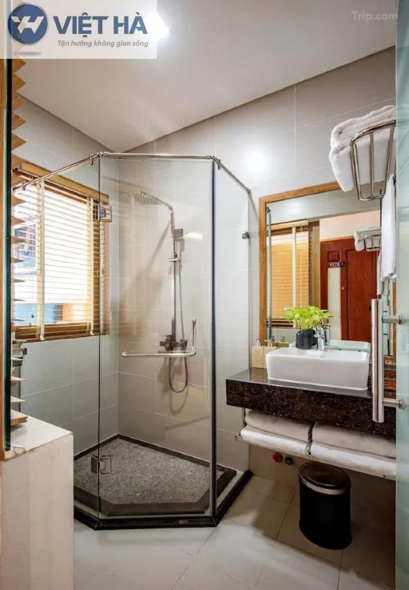 Bathroom 2, Viet Ha Hotel, Tân Bình