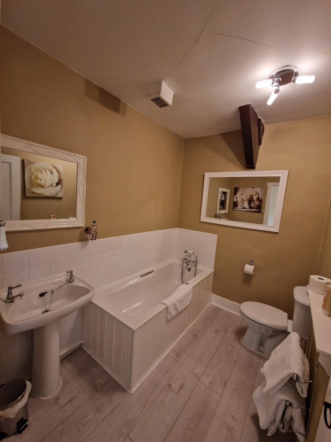 Bathroom 4, 2 Stanhope Hall B&B, Durham