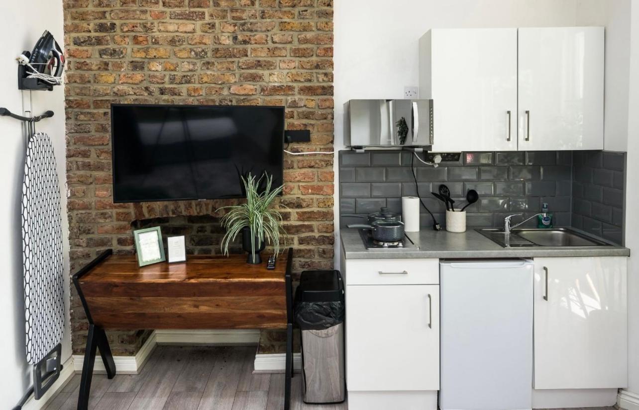2, S5 Spacious-Bright Studio-Zone2-SuperKingBed, London