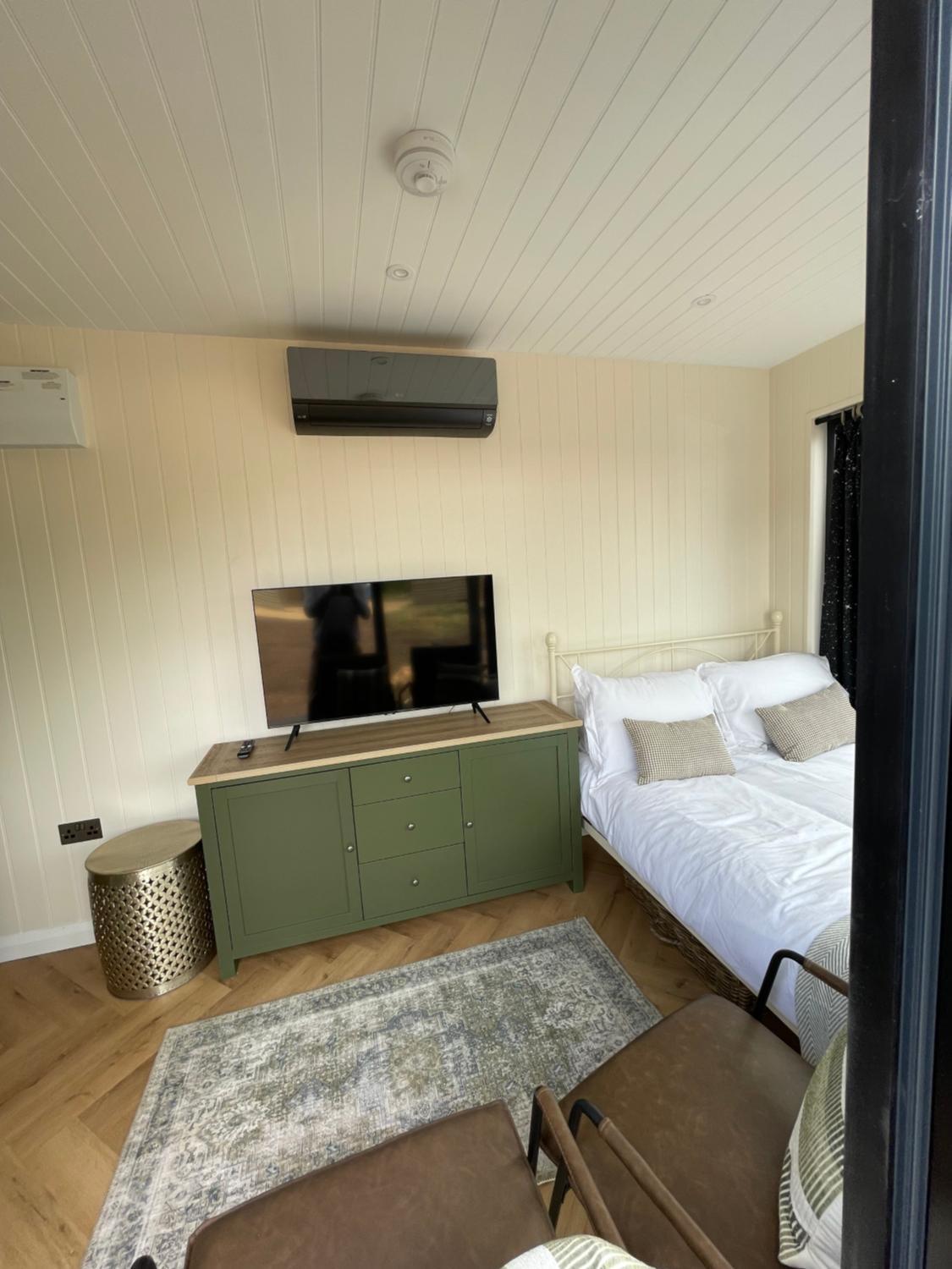 3, Animal Crossing, Warwickshire