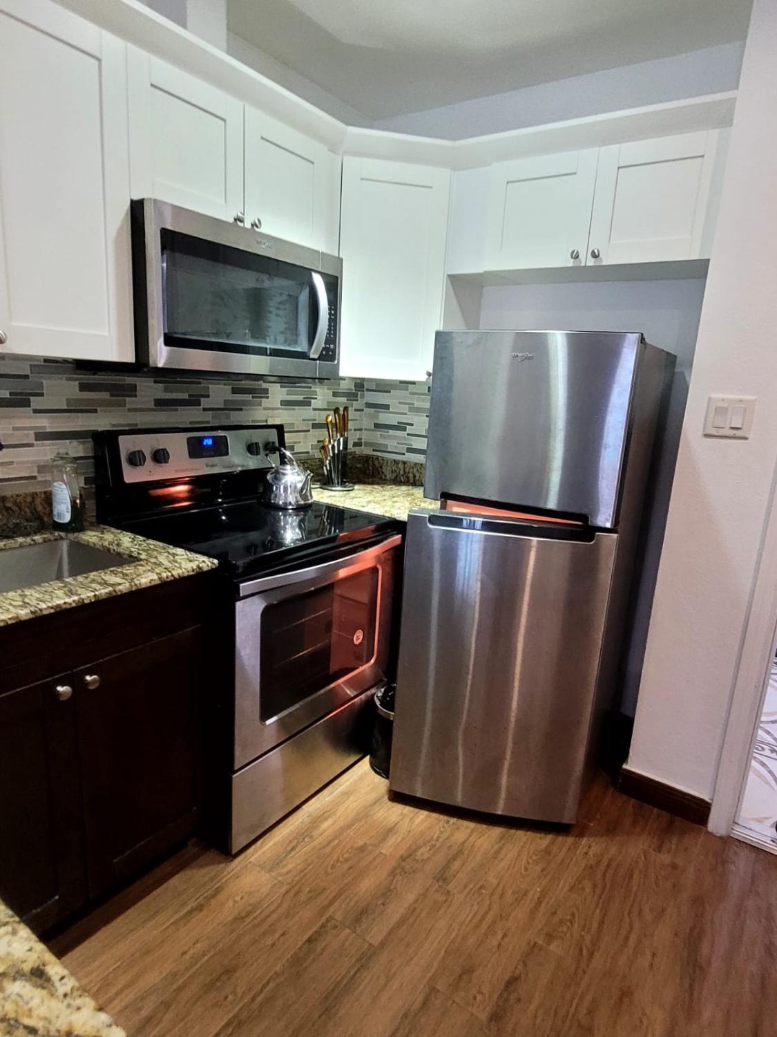 Kitchen, King's Ocean & City View Suites