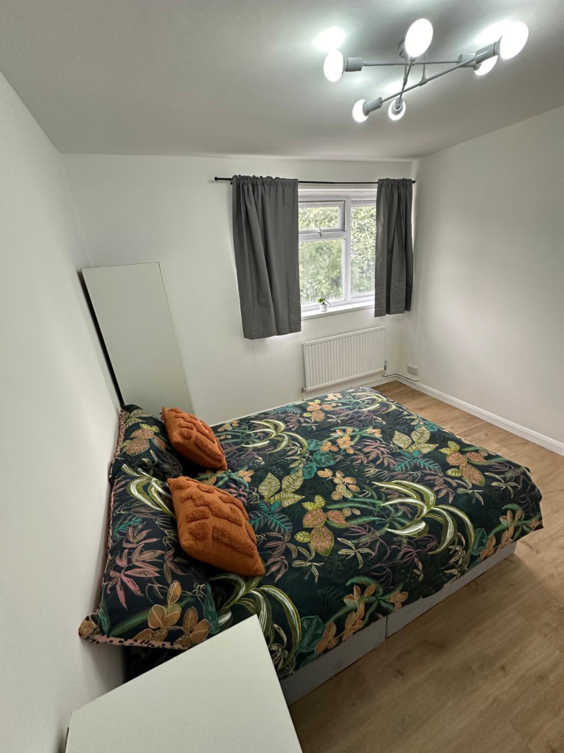 5, Shared room in a Luxury 3 Bedroom Flat in Aldgate, E1!Central London, London
