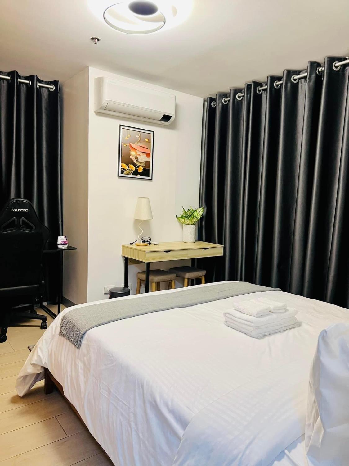 4, Beautiful 2 Bedroom in Uptown BGC, Taguig