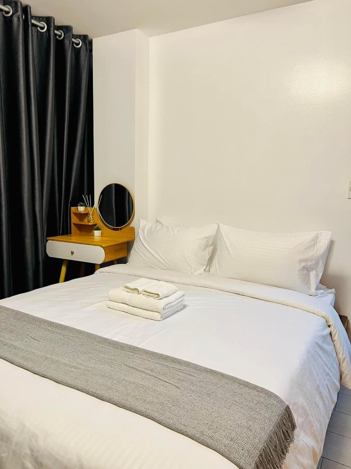 2, Beautiful 2 Bedroom in Uptown BGC, Taguig