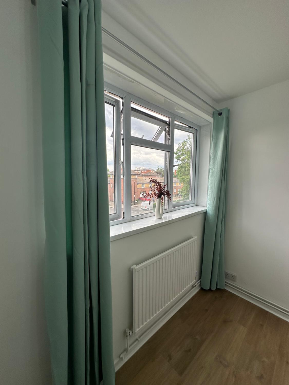 4, Shared room in a Luxury 3 Bedroom Flat in Aldgate, E1!Central London, London