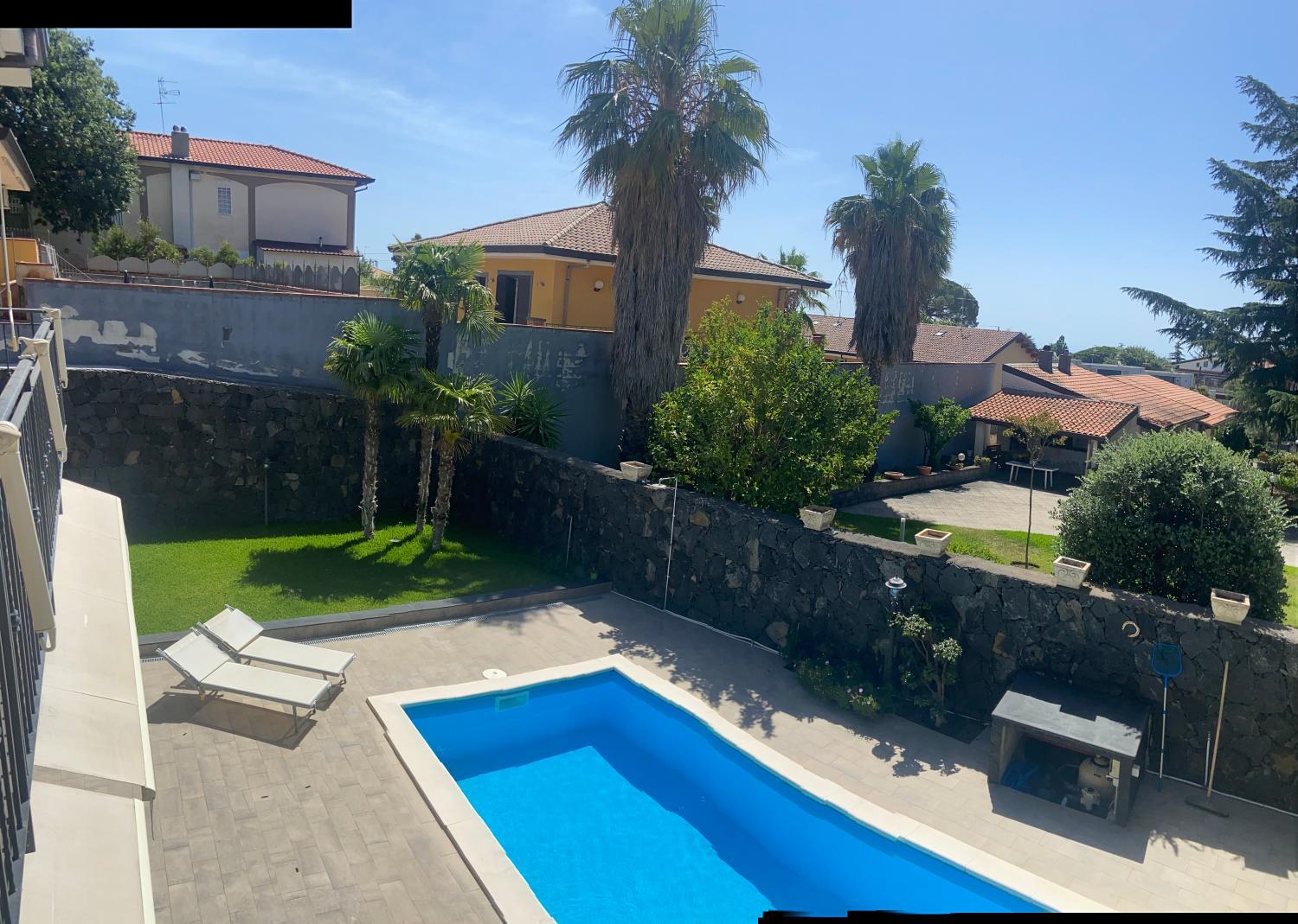 Swimming pool, La Maison Odette, Catania