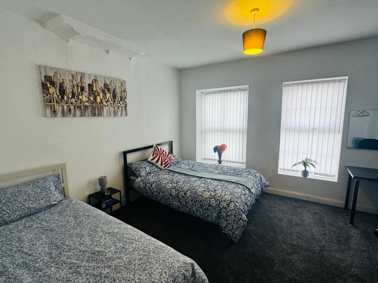 2, King size rooms in 4 bedroom house, Sheffield