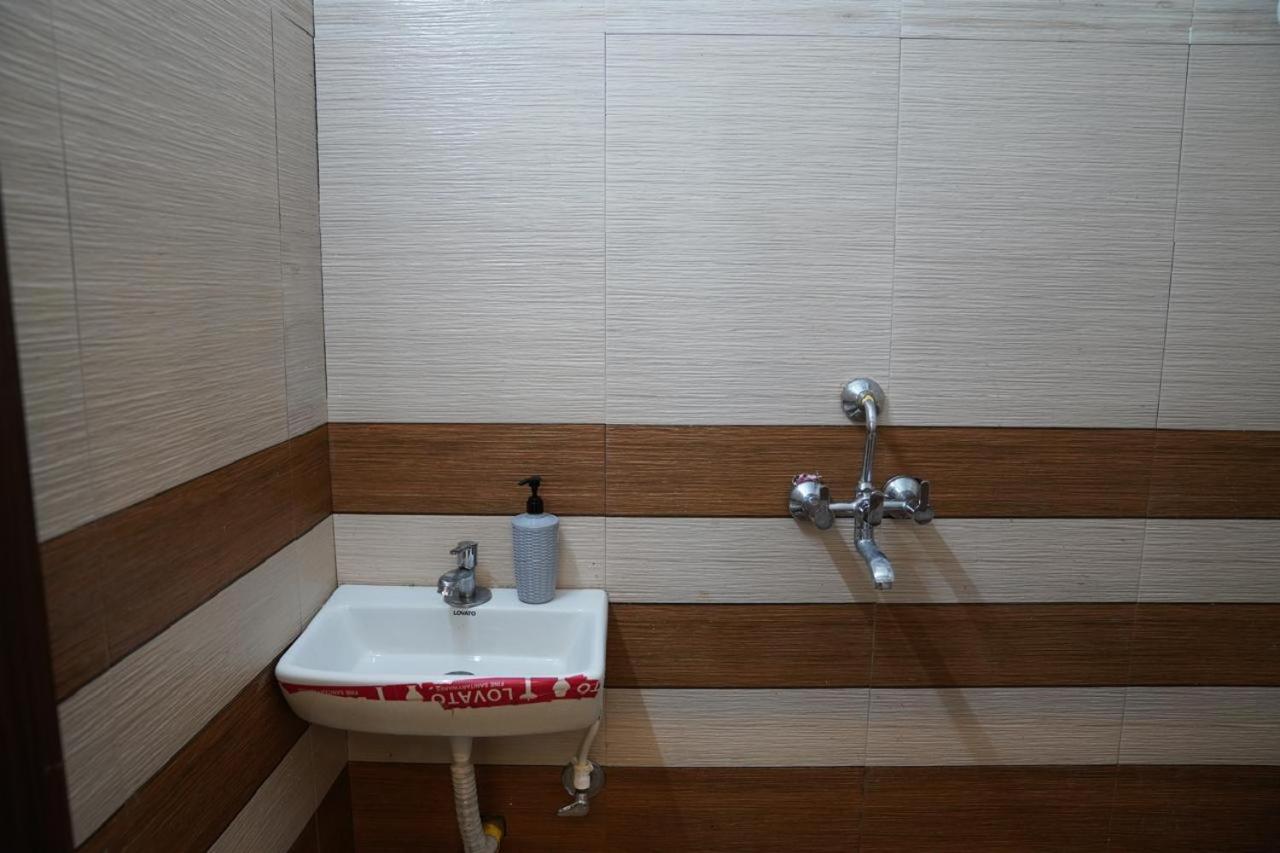 Bathroom 3, Hotel Casa Grande, Bhopal