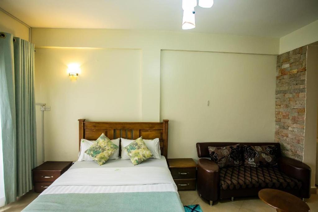 2, St Steven suits, Entebbe