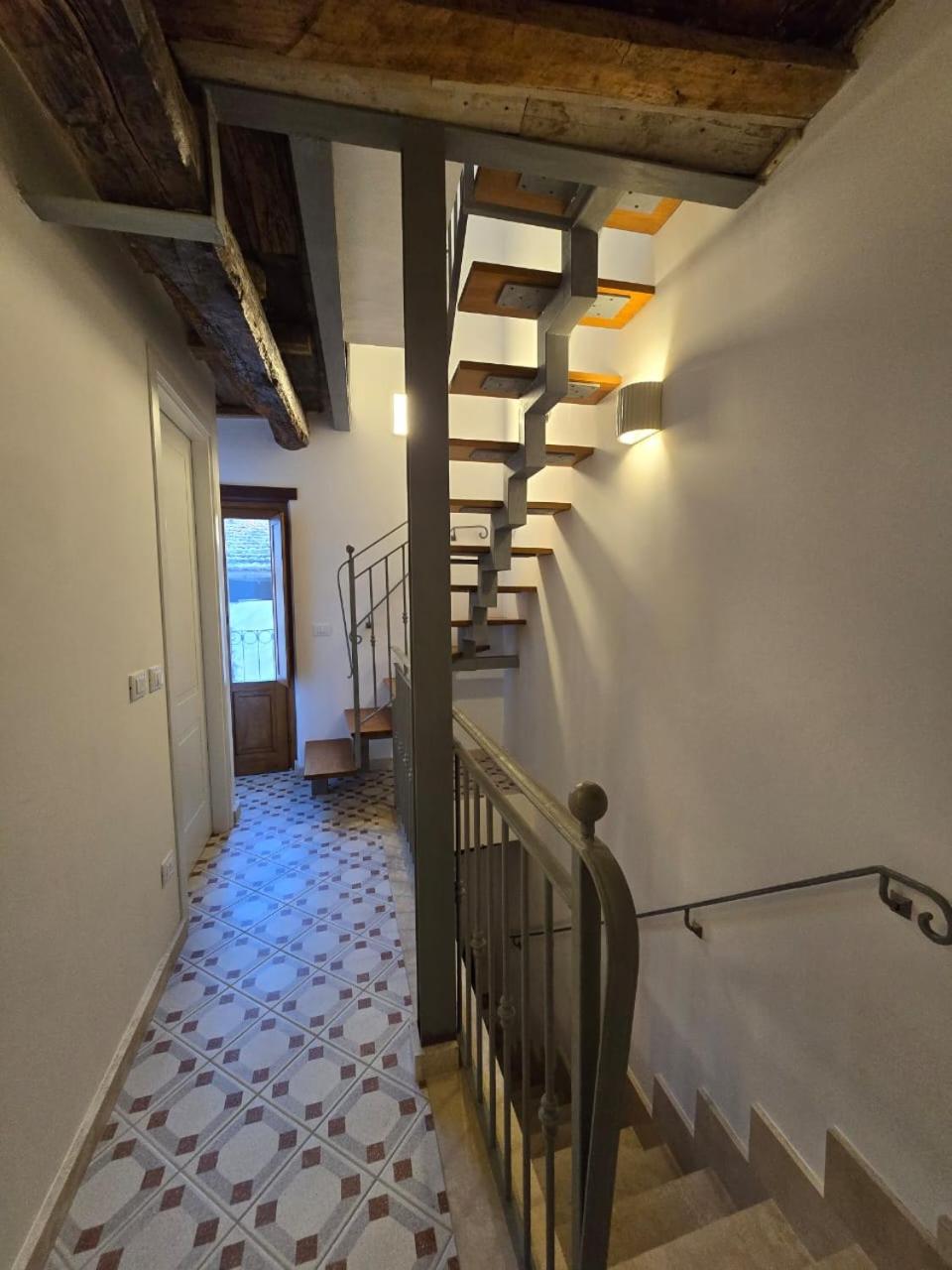 5, Pavone Guesthouse, Latina