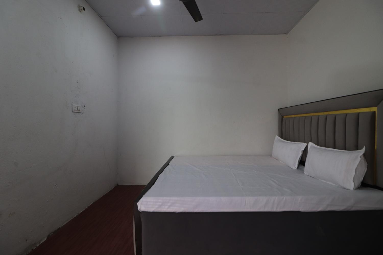 2, Dam 's Hotel and Restaurant, Faridabad