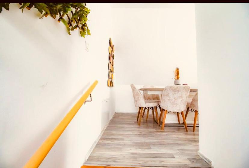 4, 6 min to Amusement Park - Economy Rooms in Shared Apartment, Wien