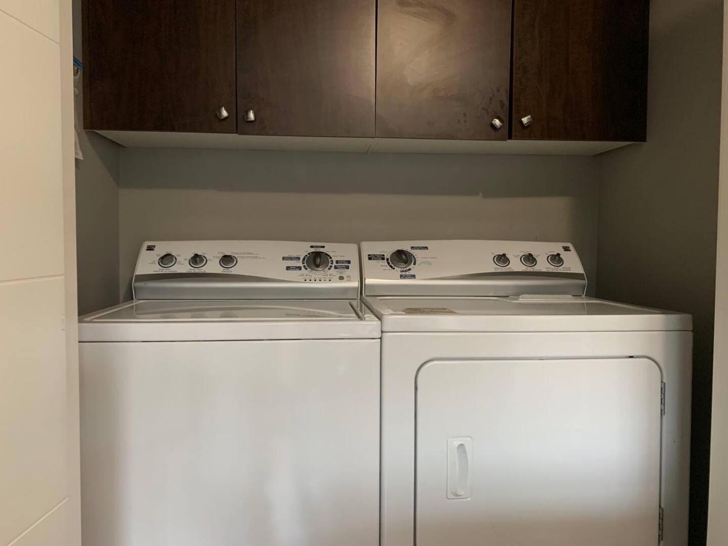 4, Spacious 1 Bd Share Bathroom Deer Lake, Greater Vancouver