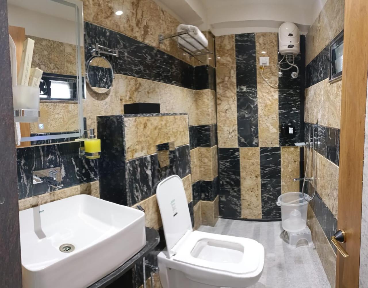 Bathroom 3, Hotel Ranjeet Akola, Akola