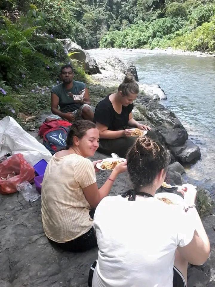 4, CINDY GUEST HOUSE & orang utan treking, camp in jungle hut, Langkat