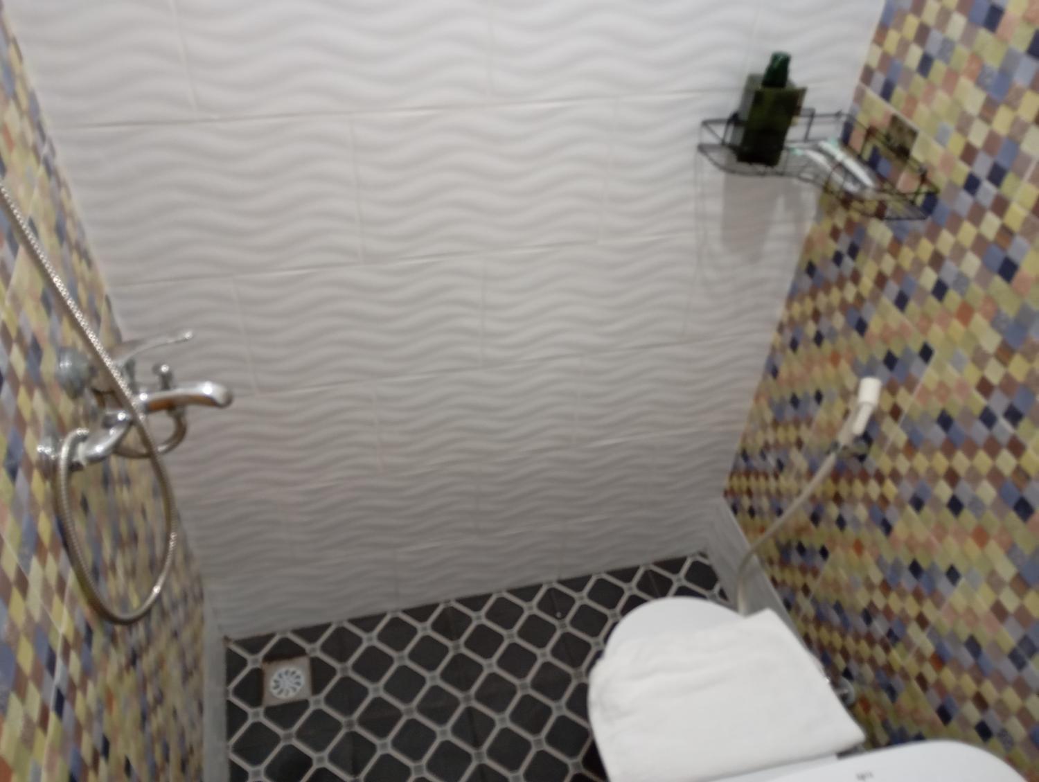 Bathroom 5, Guest House Manage By SleepRest, Batam
