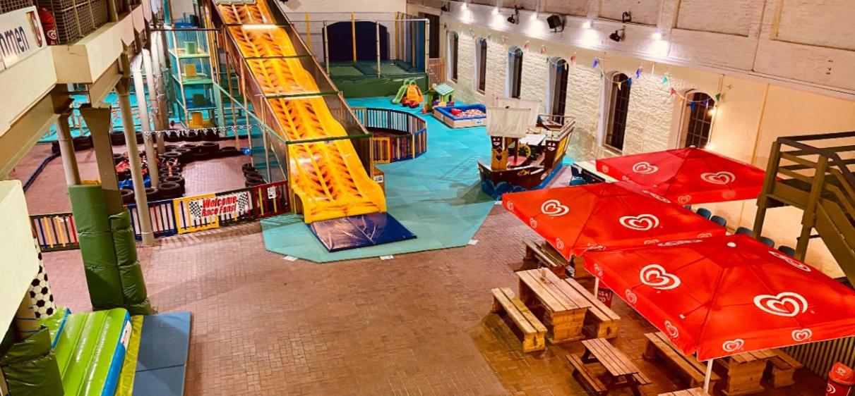 Facilities 5, Alte Dorfschule im Recknitztal, Rostock