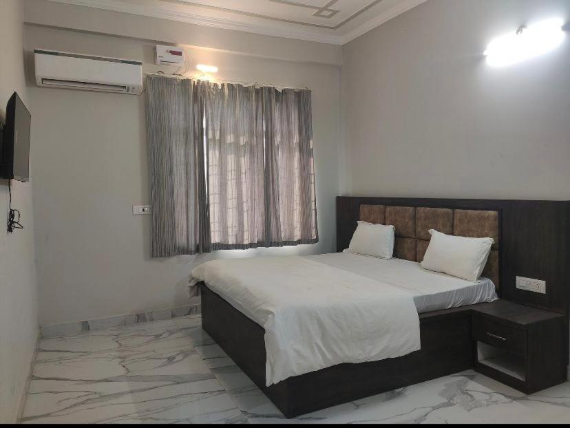 5, appleleaf, Aligarh