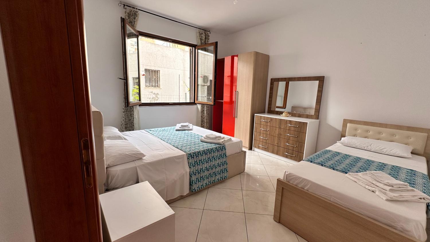 Ilirjan apartmet, Durrësit