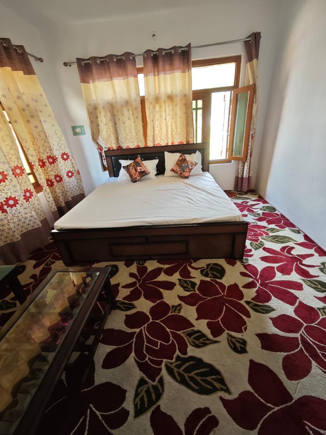 2, Peak View Guest House, Bandipore