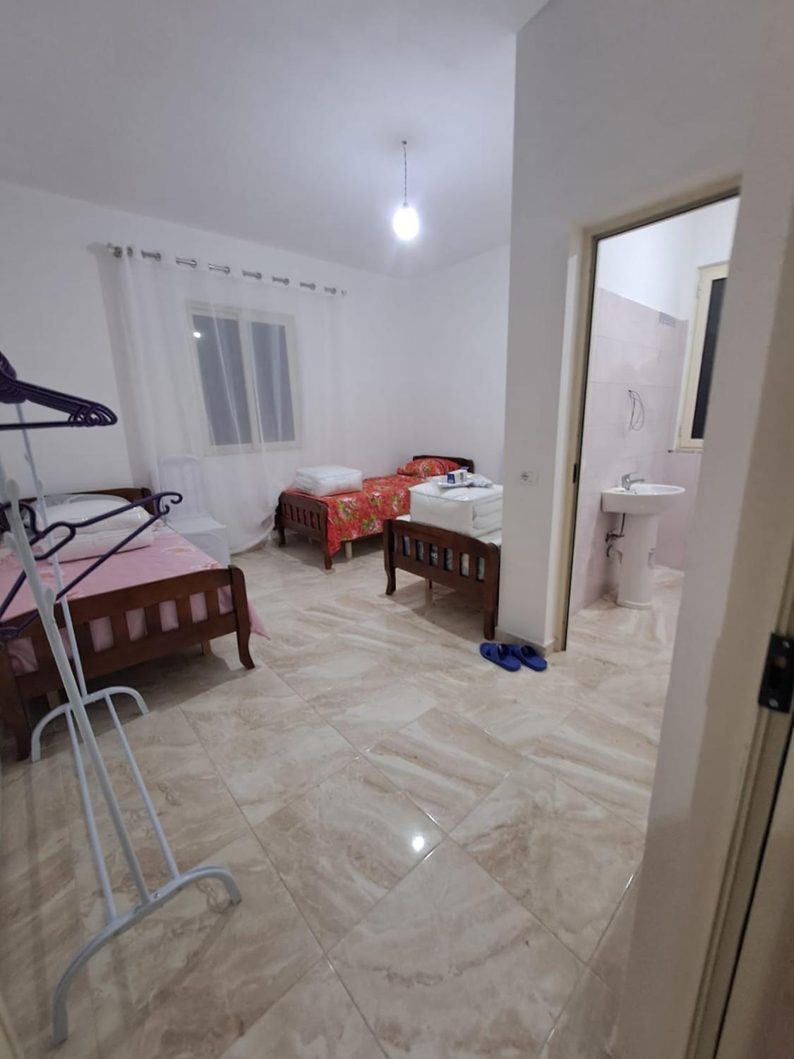 4, Bujtina Ismet Gjeli, Kavajës