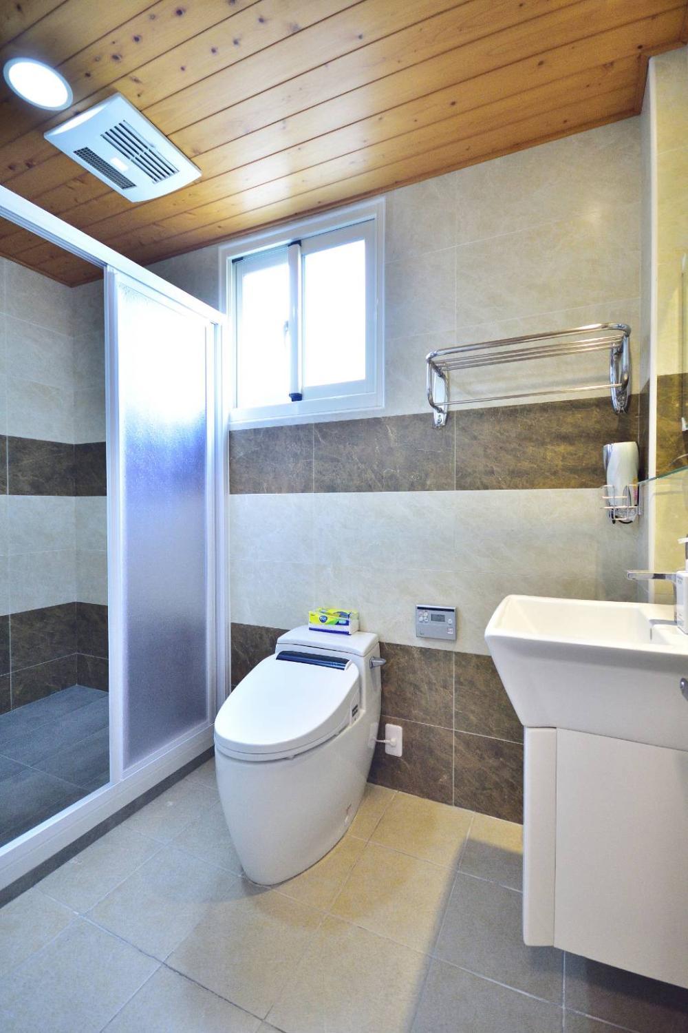 Bathroom 3, 綠堤豐谷田園風包棟民宿, Taitung