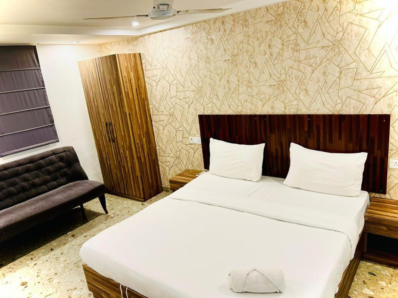 4, Elite 53 - Golf Course Road, Gurgaon